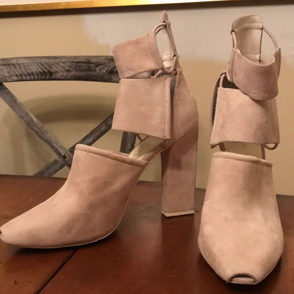 AUTHENTIC Alexander Wang Mackenzie boot in Dune